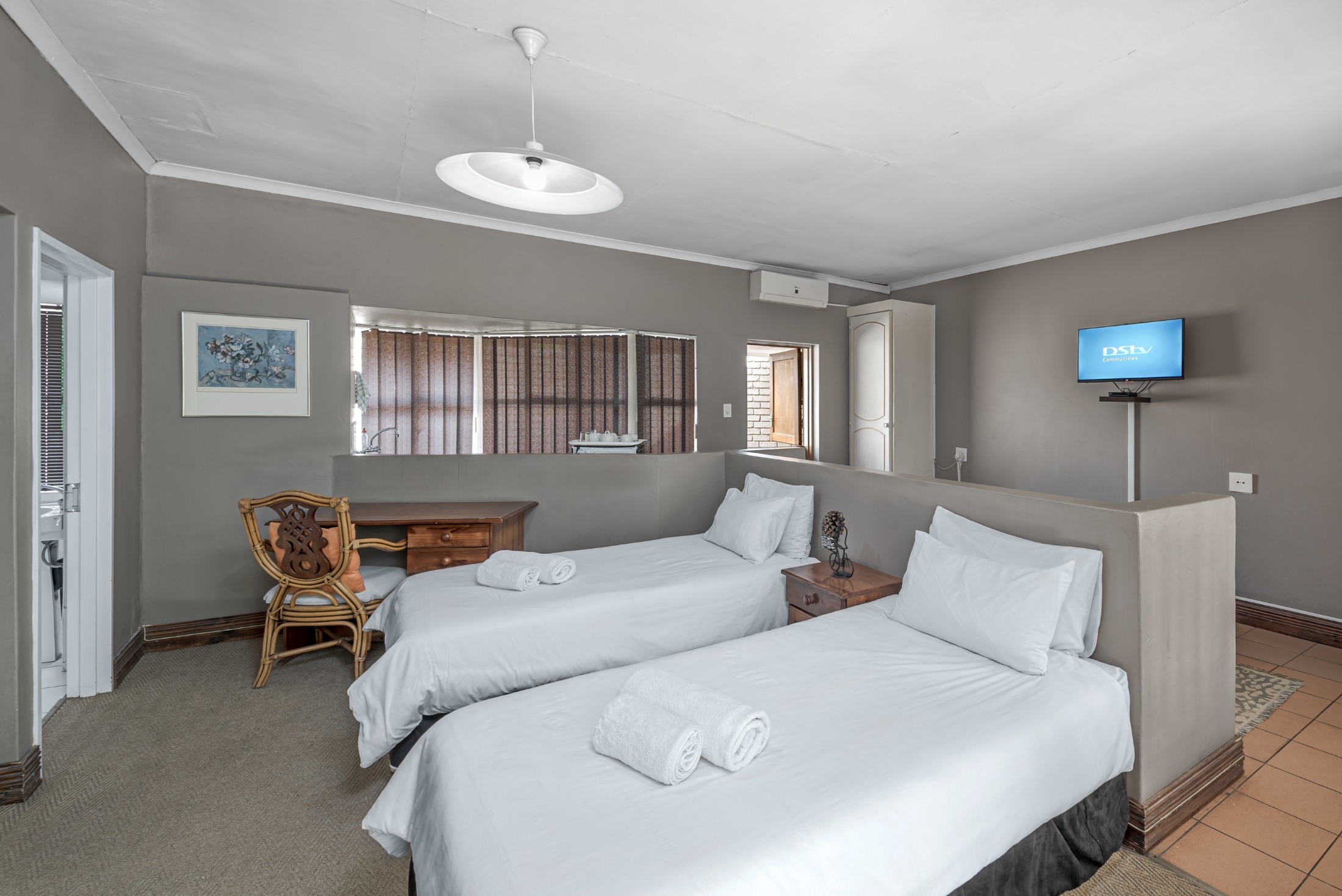 Golf Road Hotel Gallery (5) (2200-1469)