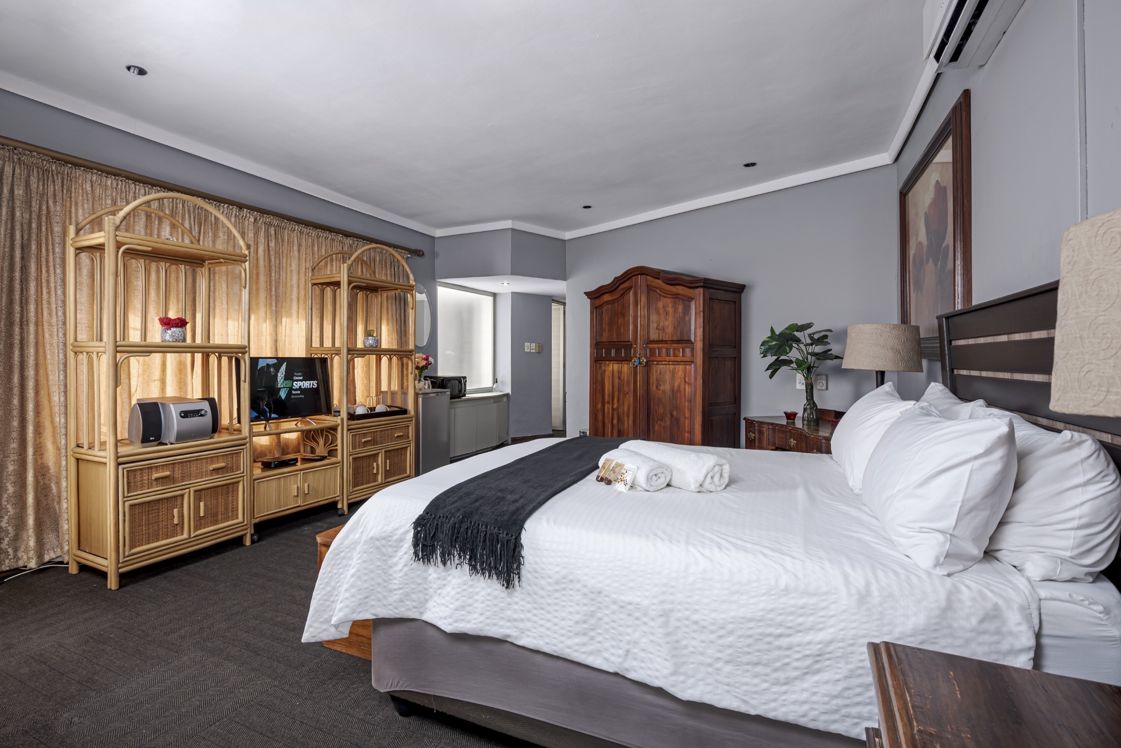 Golf Road Hotel Gallery (8) (2200-1469)