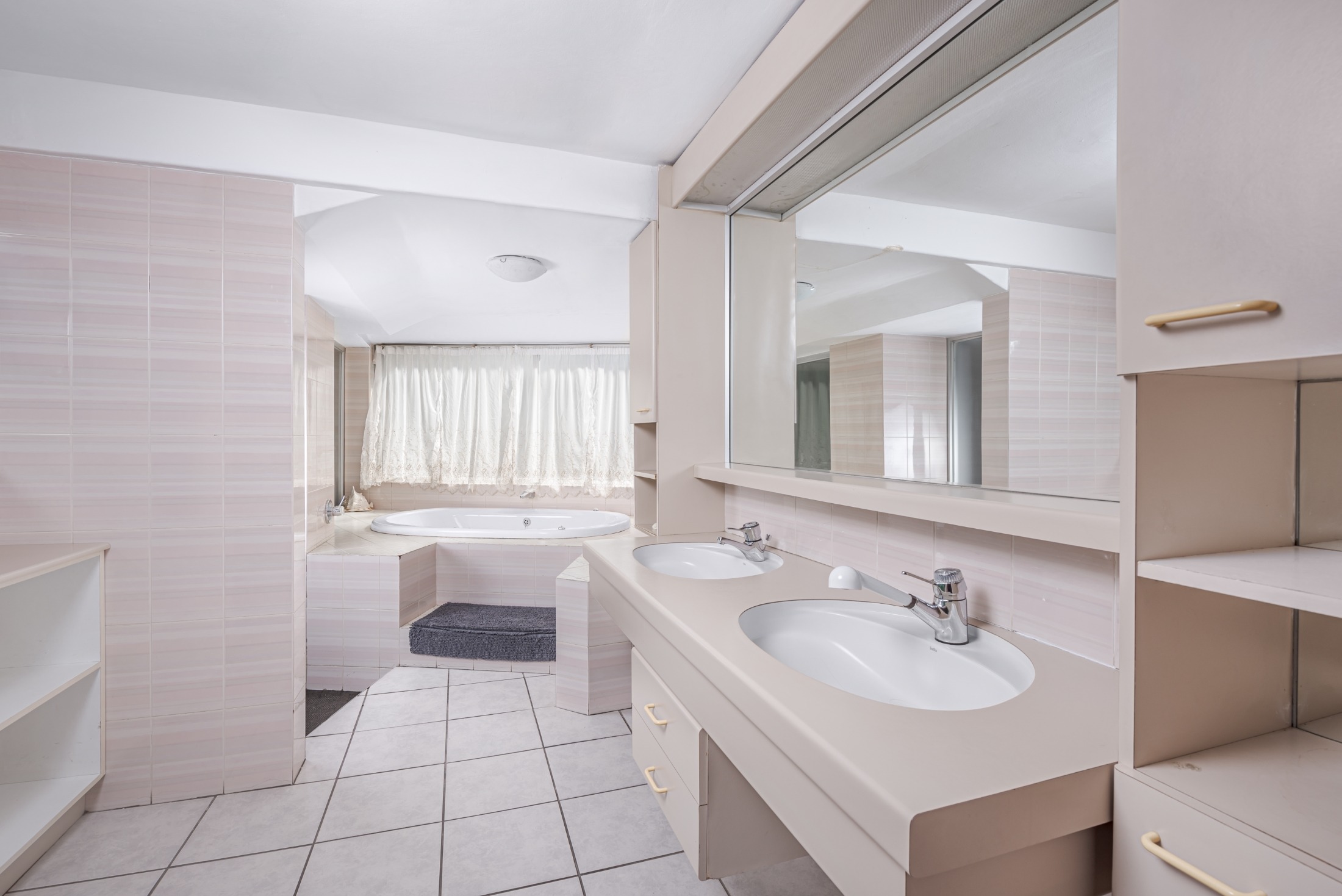 Golf Road Hotel Gallery (9) (2200-1469)